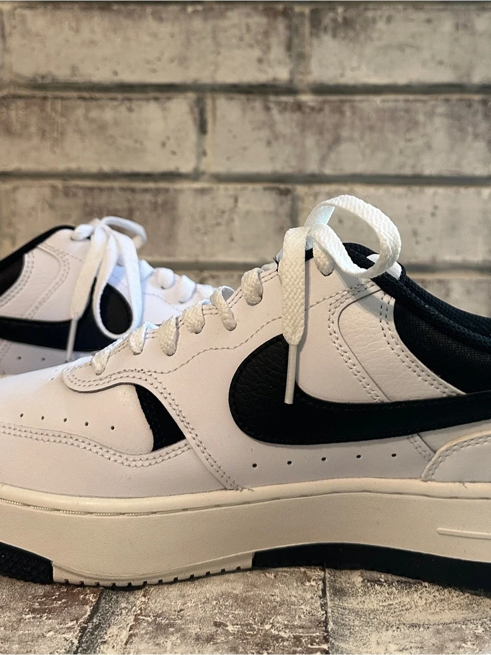 Women’s Nike Gamma Force One White and Black Low-Top Sneakers~like new! Size 11